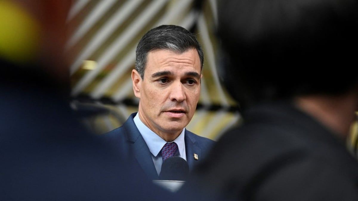 عقب فتح تحقيق مع زوجته.. رئيس وزراء إسبانيا يفكر بالاستقالة