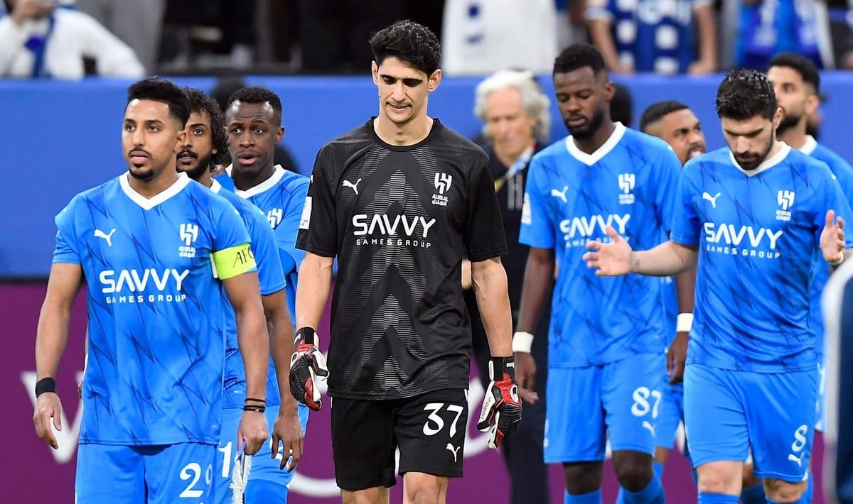 ياسين بونو ينفجر غضباً على حكم مباراة الهلال والعين (فيديو)