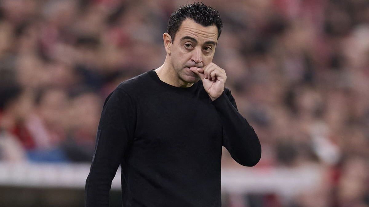 متأثرًا للغاية.. رد فعل تشافي بعد اجتماع "تحديد المصير" (فيديو)