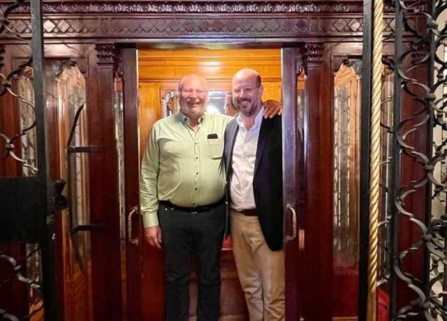 كان مقرًا لعائلته.. أحمد فؤاد الثاني "آخر ملوك مصر" يزور قصر المنتزه (صور)