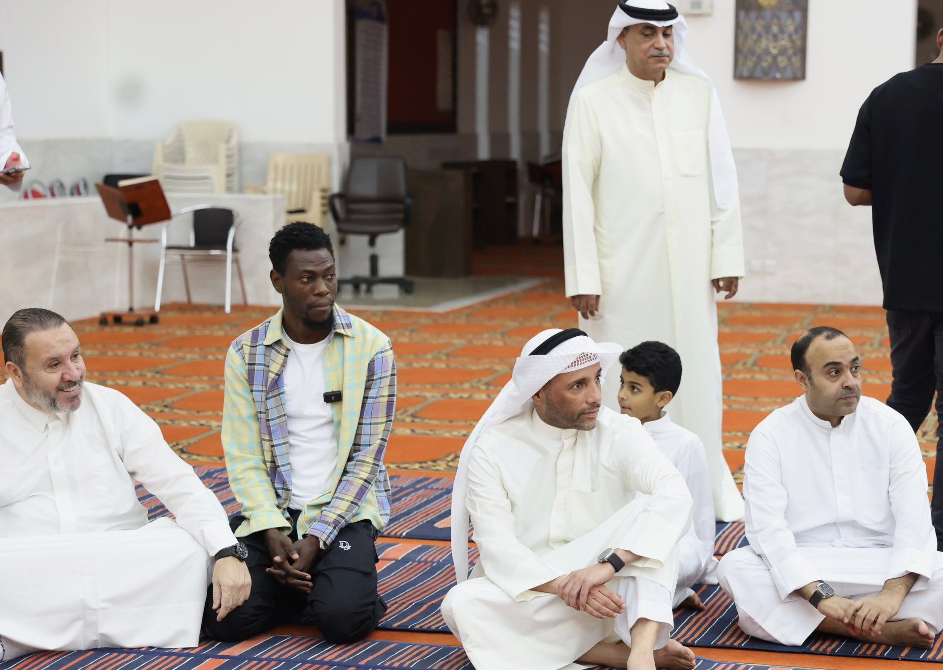 شاهد.. الكونغولي زولا لاعب نادي الكويت يشهر إسلامه - موقع الخليج الان