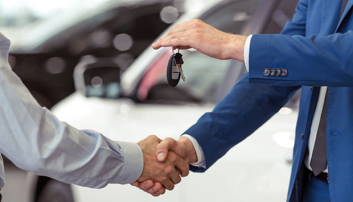 المرور يوضح نقل ملكية السيارة بدون رسوم بين أفراد الأسرة - موقع الخليج الان