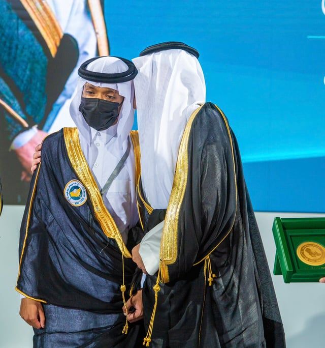 تأجيل جرعة كيميائية لمريض سرطان حتى يحضر حفل تخرجه بالسعودية (صور)