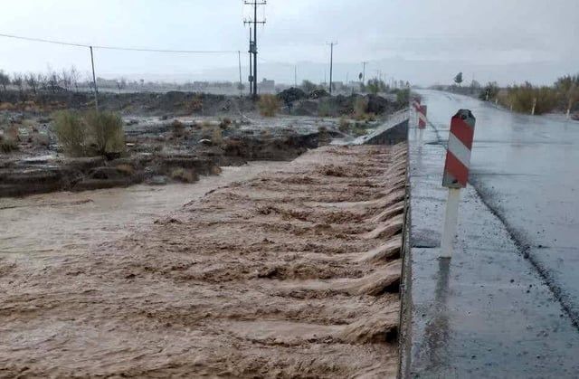 إخلاء قرية إيرانية بسبب الفيضانات (فيديو وصور)