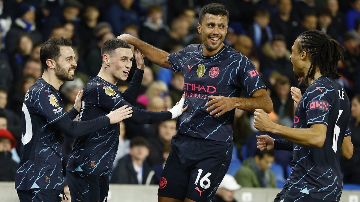 مانشستر سيتي يسحق برايتون ويطارد آرسنال على صدارة الدوري الإنجليزي