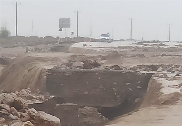 إخلاء قرية إيرانية بسبب الفيضانات (فيديو وصور)