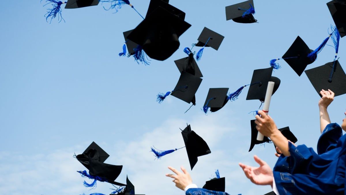 تأجيل جرعة كيميائية لمريض سرطان حتى يحضر حفل تخرجه بالسعودية (صور)