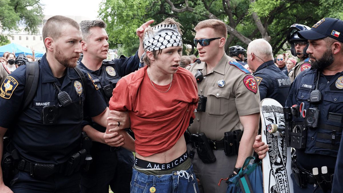 مسؤول أمريكي يلوح بـ"الحرس الوطني" لردع حراك الجامعات