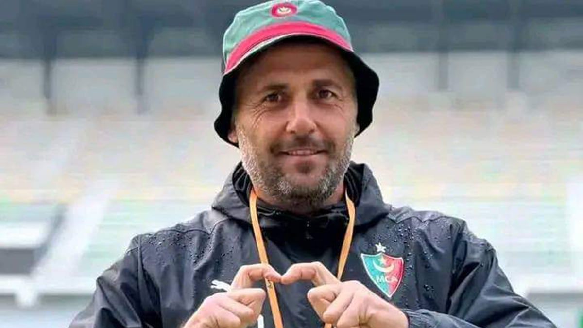 الفرنسي بوميل مدرب مولودية الجزائر يدخل الإسلام (فيديو)