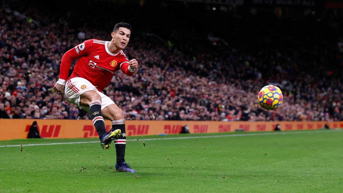 بعد عامين.. كشف سبب أزمة رونالدو مع مانشستر يونايتد