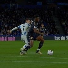 بعد حديثه عن التحكيم.. تشواميني يصعق كوبو (صورة)