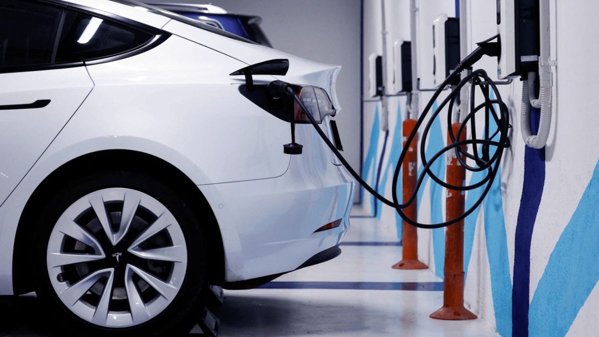 10 دقائق شحن فقط.. بطارية تشغّل سيارة كهربائية لـ600 كيلومتر