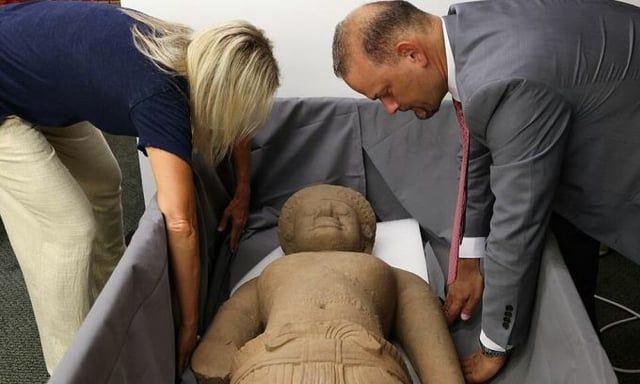 أمريكا تعيد 30 عملا فنيا منهوبا إلى كمبوديا وإندونيسيا (صور)