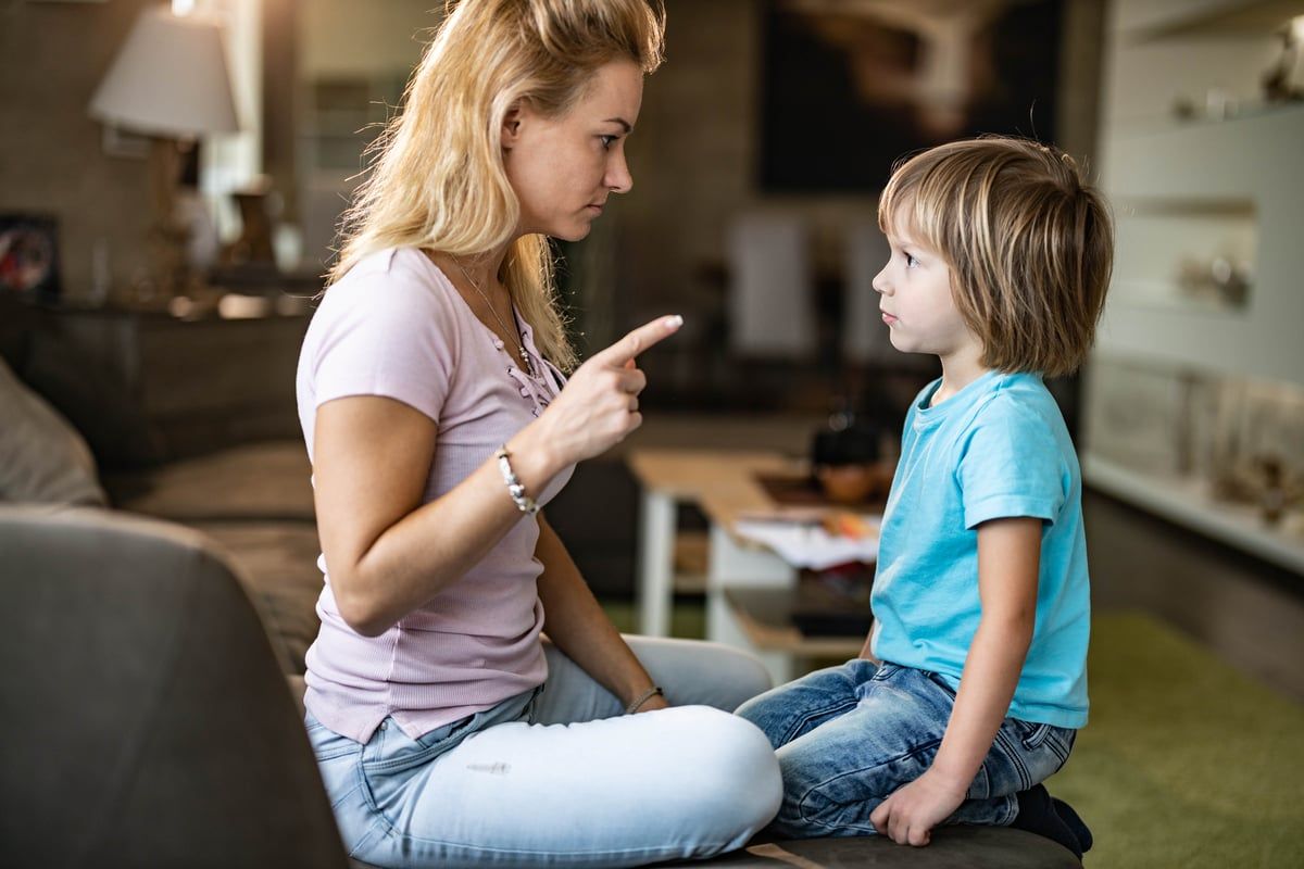 7 طرق فعالة لتأديب طفلك دون ضربه