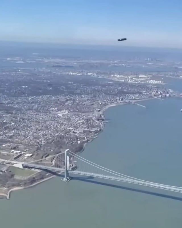 أمريكية ترصد جسما غريبا طائرا في سماء نيويورك (صور)