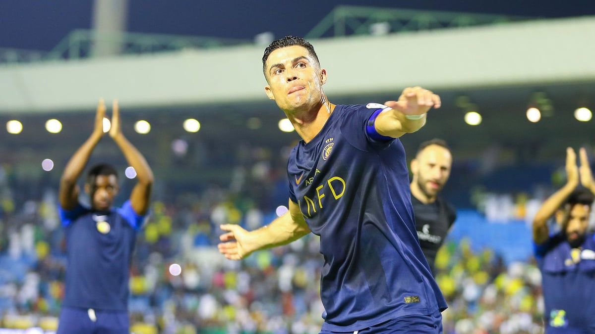 رونالدو يرفض التصوير مع عضو بالجهاز الفني لنادي الخليج (فيديو)