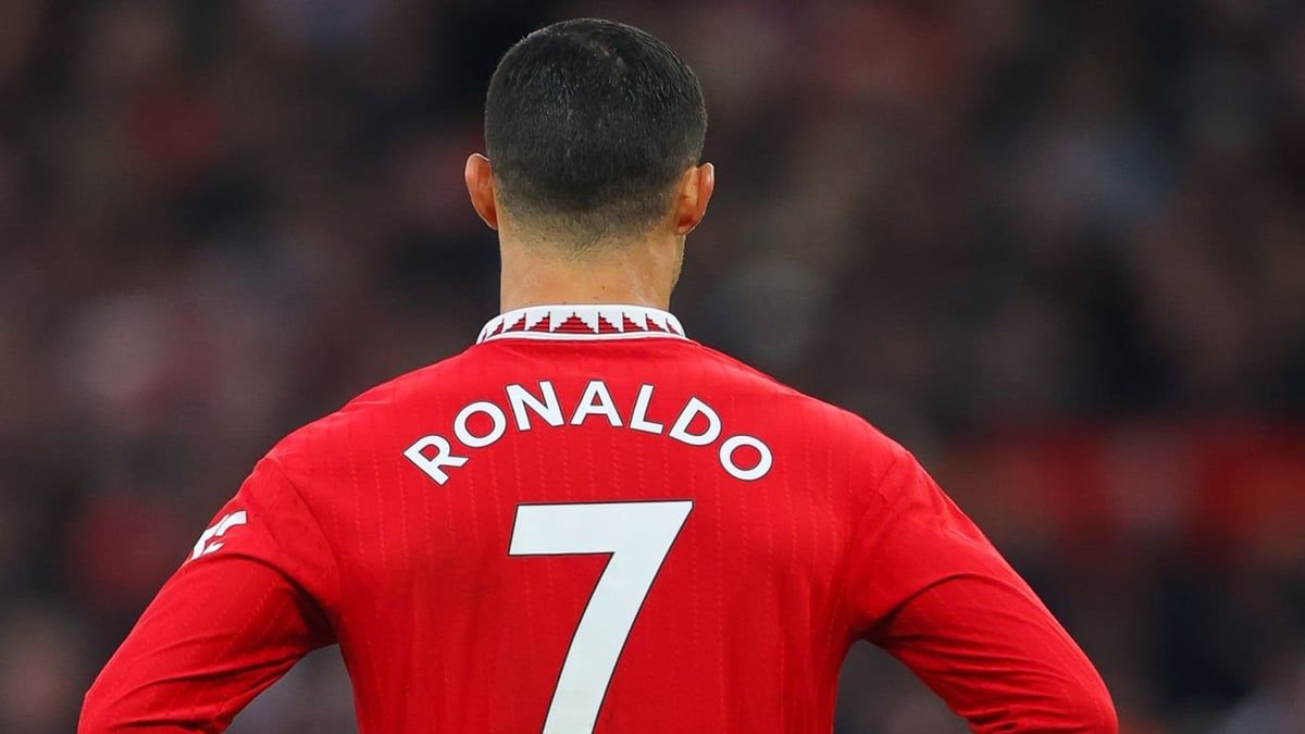 تفاصيل رسالة "قوية" من رونالدو لمدرب مانشستر يونايتد السابق