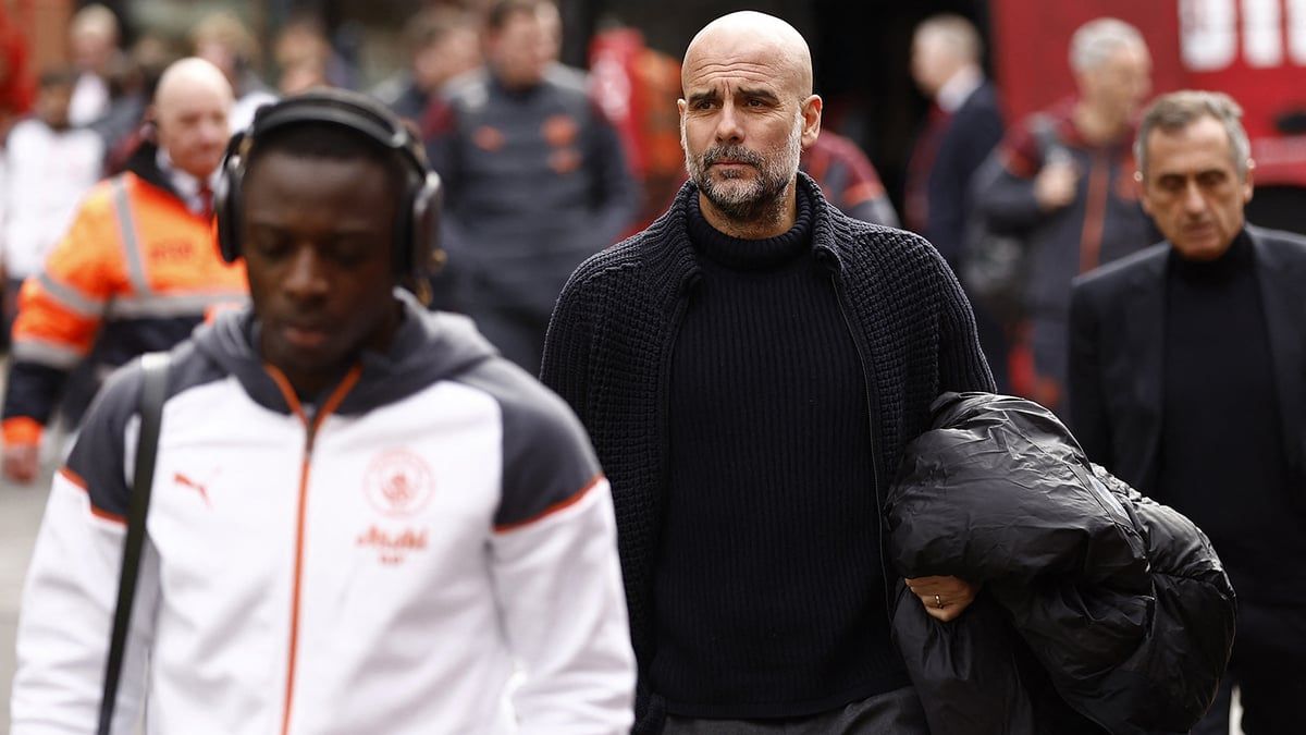 غوارديولا يحتفل بإنجاز غريب