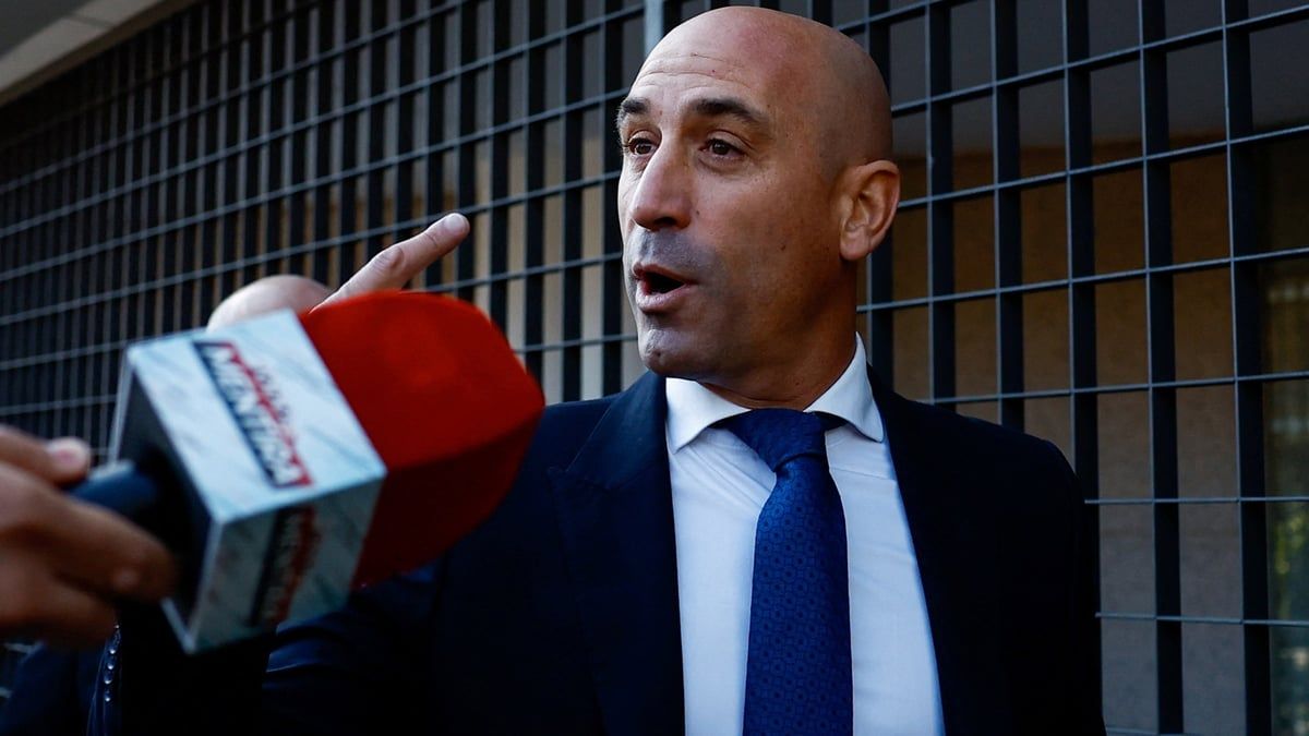 قاض‭ ‬يأمر روبياليس بالمثول أمام المحكمة ويقيد مغادرته لإسبانيا