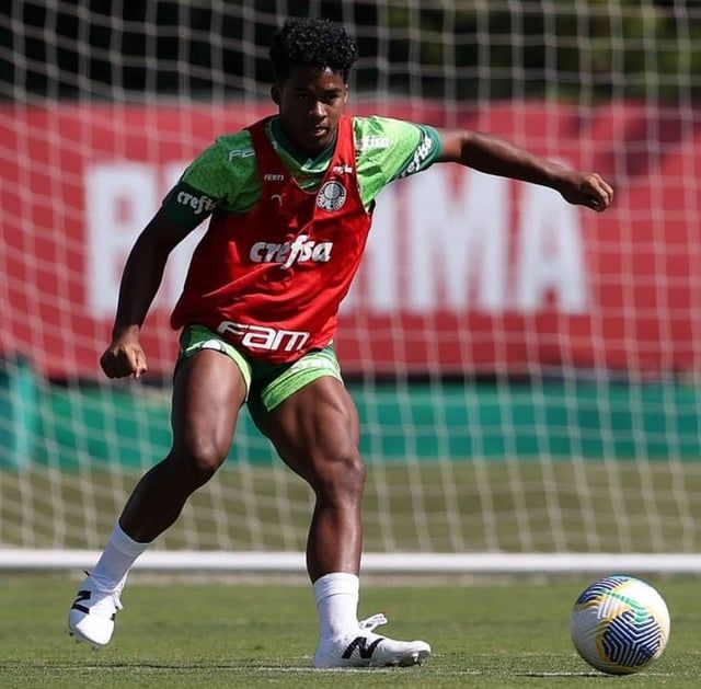 صور تظهر القوة العضلية الكبيرة لمهاجم ريال مدريد القادم