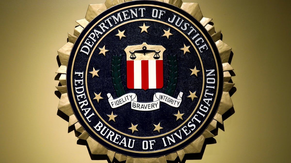 أمريكا.. حاول التخابر مع روسيا فخدعته الـ "FBI"