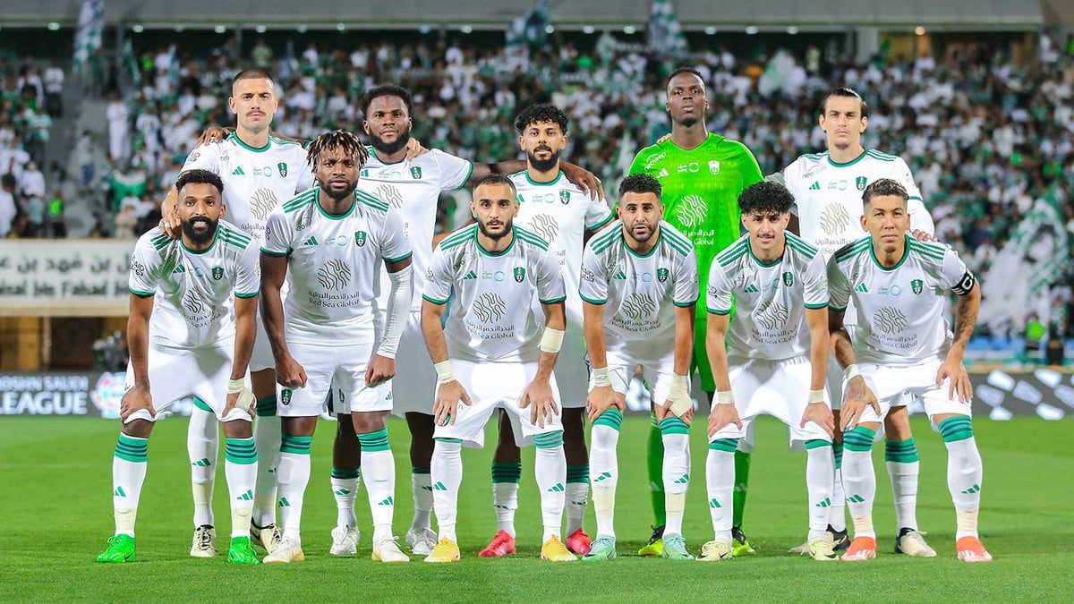 بعد أزمة محرز.. صدمة جديدة لجماهير الأهلي السعودي