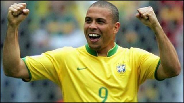 رونالدو البرازيلي يبيع حصته في كروزيرو نادي طفولته