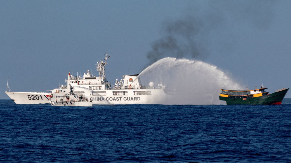 مانيلا تتهم بكين بالتعرض لسفنها في بحر الصين الجنوبي