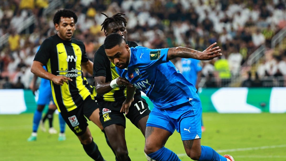 رفض منحها لأي شخص.. نجم الهلال يكشف عن هدية خاصة لزوجته (فيديو)