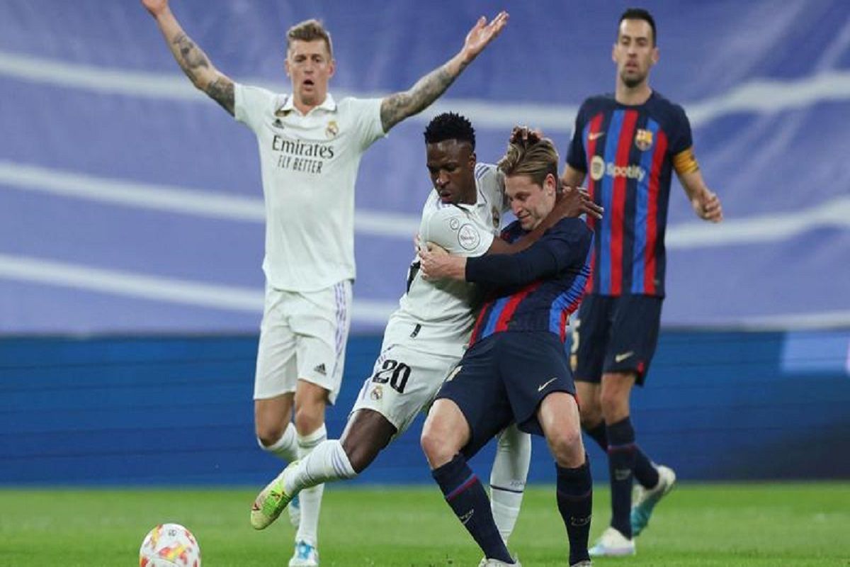 "الكلاسيكو المنتظر" اليوم...هل يواصل الهلال انتصاراته أم يصحو الاتحاد من غفوته؟ - موقع الخليج الان