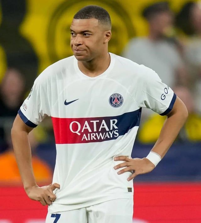 حزن وإحباط مبابي بعد الخسارة أمام دورتموند (صور)