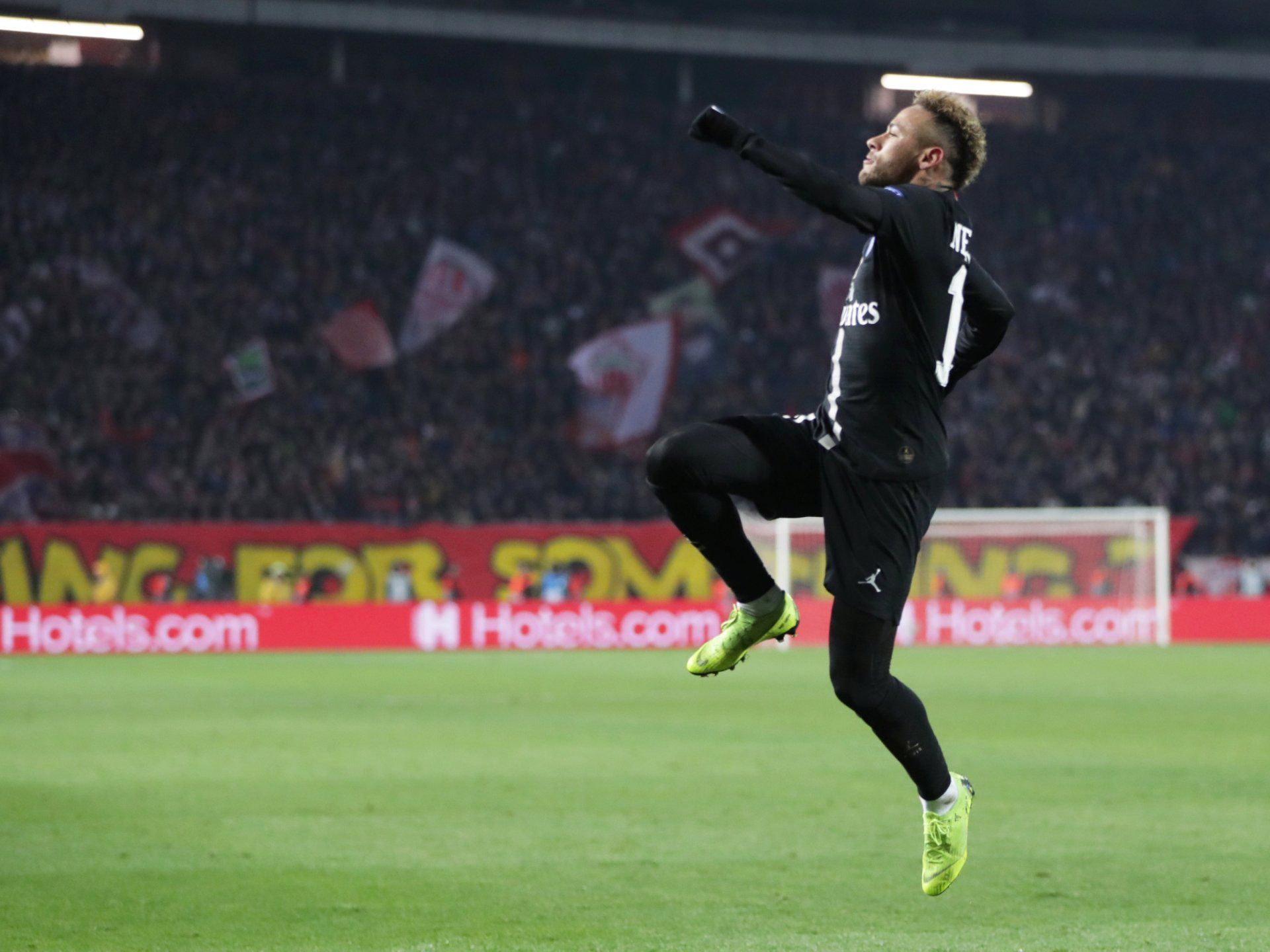 “السراويل ممنوعة”.. قرار لاتحاد الكرة الفرنسي يثير سخرية بمواقع التواصل - موقع الخليج الان