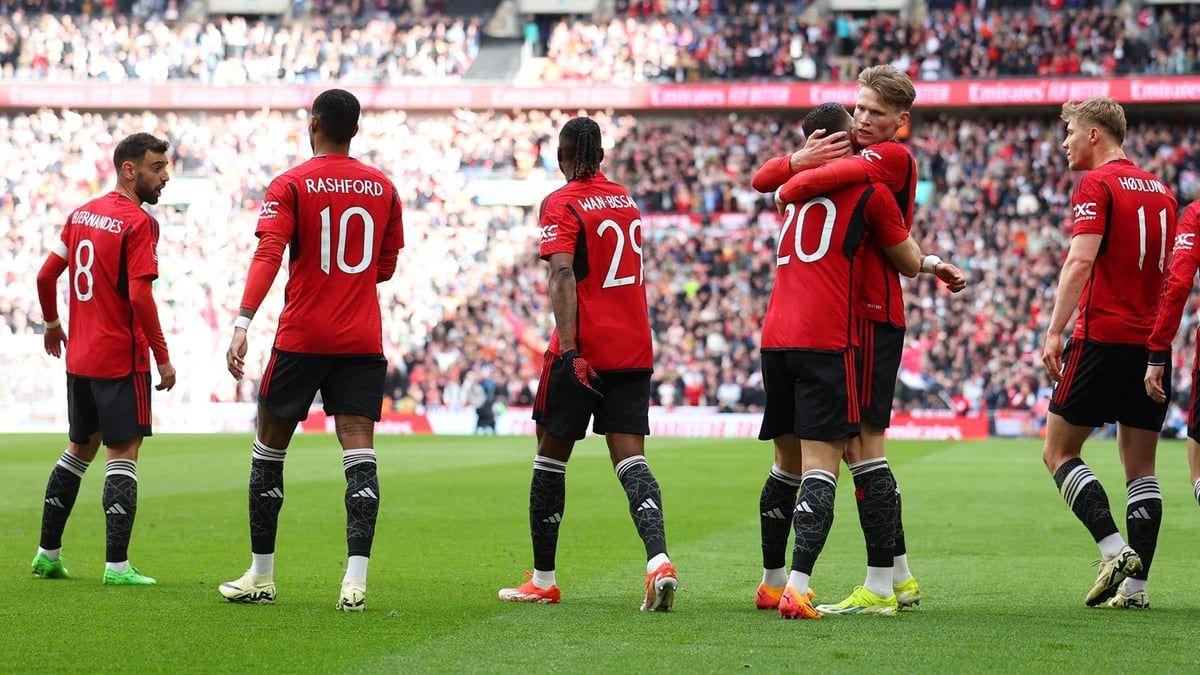 نجم مانشستر يونايتد يرد بقوة على قرار وضعه على لائحة المغادرين