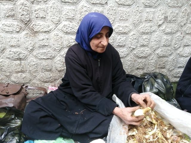 السوريون يجفّفون الخضار على طريقة الأجداد.. ويستغنون عن الثلاجات (صور)