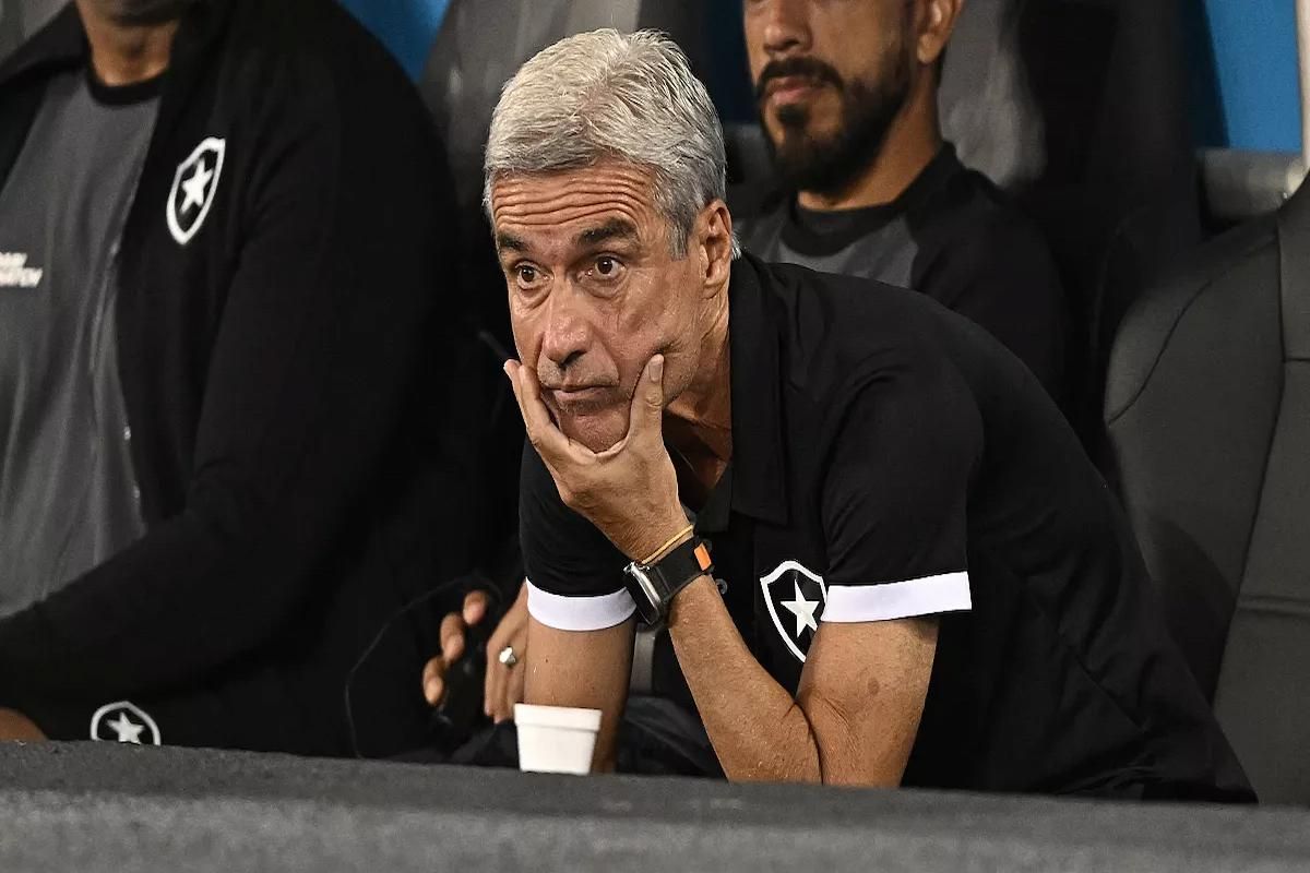 الرد الرسمي الأول | بعد تداول أنباء رحيله.. كاسترو يكشف حقيقة مغادرة النصر نحو البرازيل - موقع الخليج الان