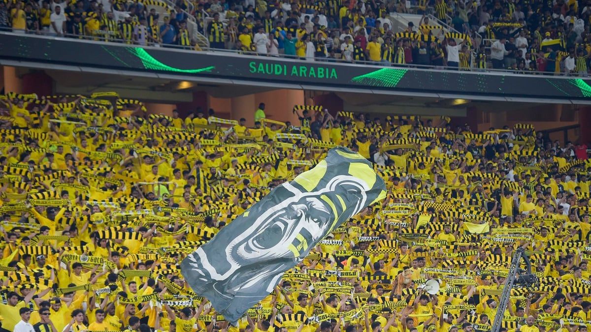 وفاة مشجع لنادي الاتحاد بعد مروره بوعكة خلال مواجهة الهلال