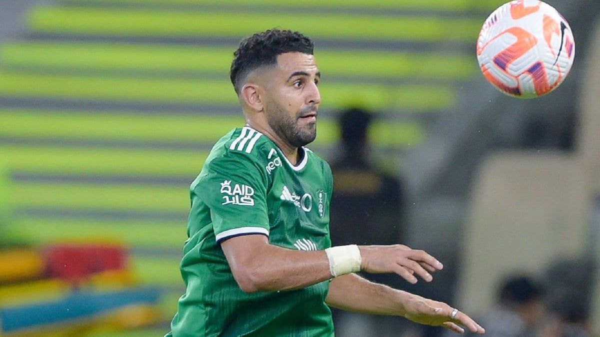 أسطورة المغرب لرياض محرز: وزنك زائد ويجب أن تقلد رونالدو