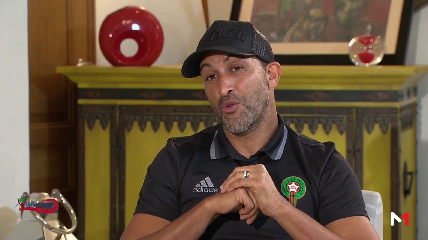 نجم الكرة المغربية التاريخية ينتقد لاعب الأهلي... رونالدو في سن الأربعين أفضل منه!! - موقع الخليج الان