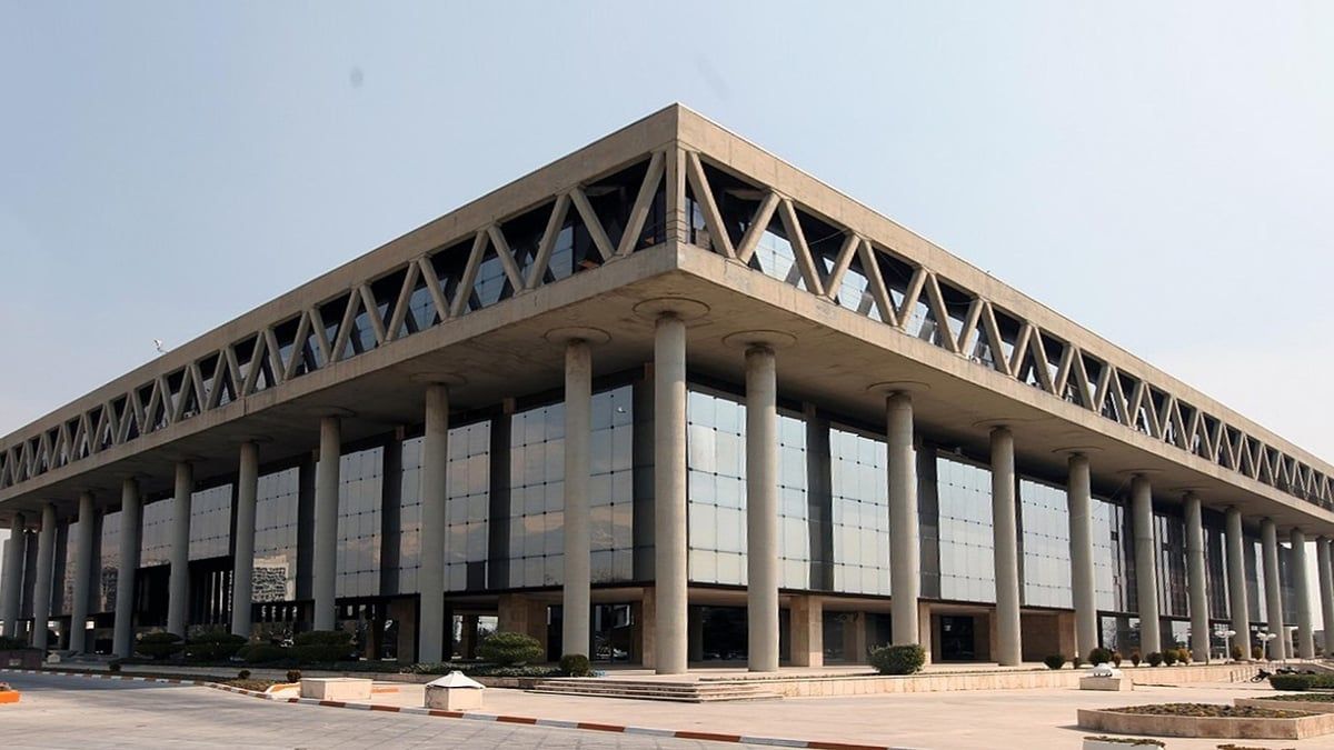 مصدر يؤكد لـ"الخليج الان": اختراق القناة الإيرانية الثانية (فيديو)