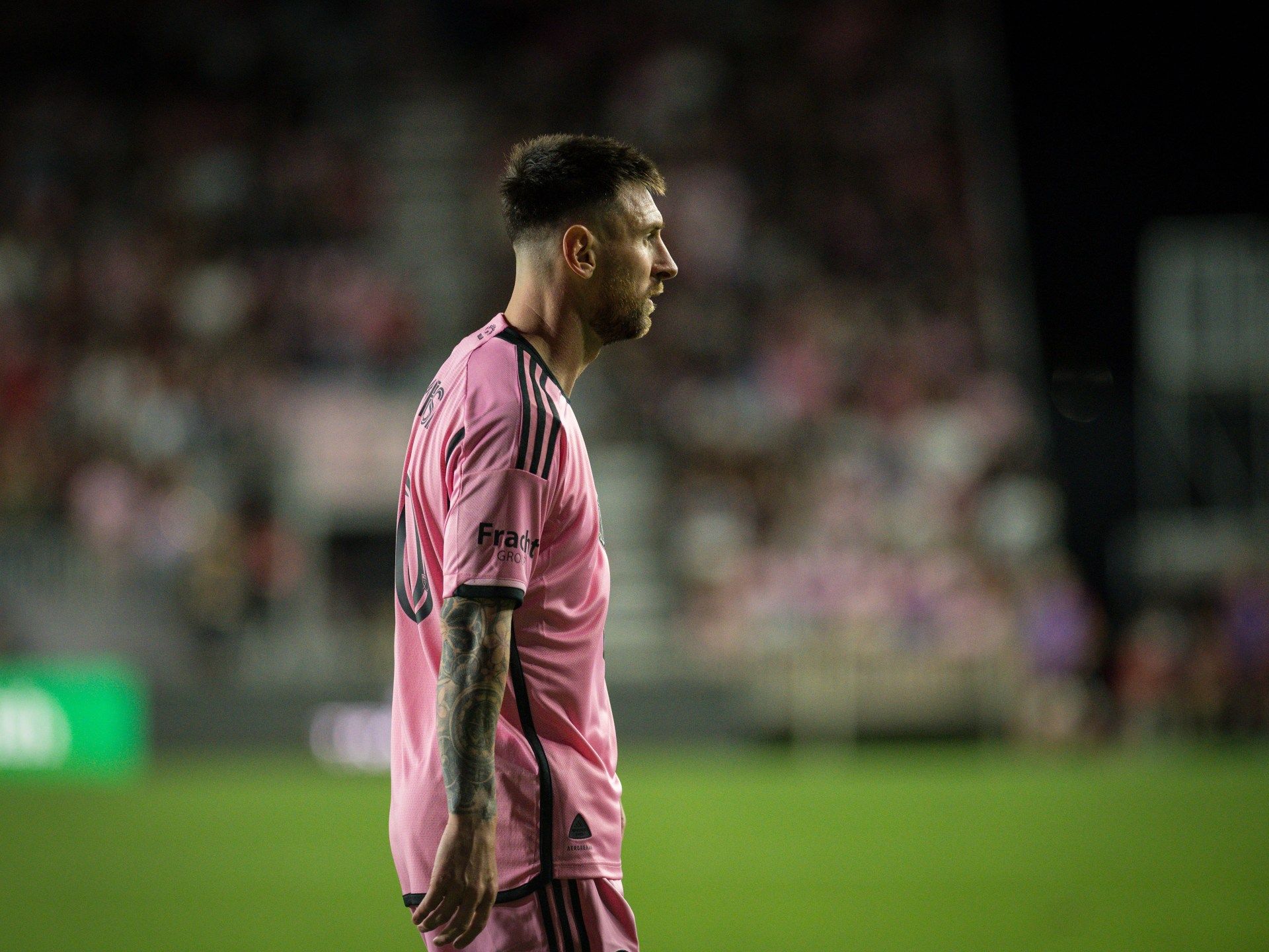 نجم إنجليزي سابق يتهم ميسي بأنه “معدل جينيا” - موقع الخليج الان