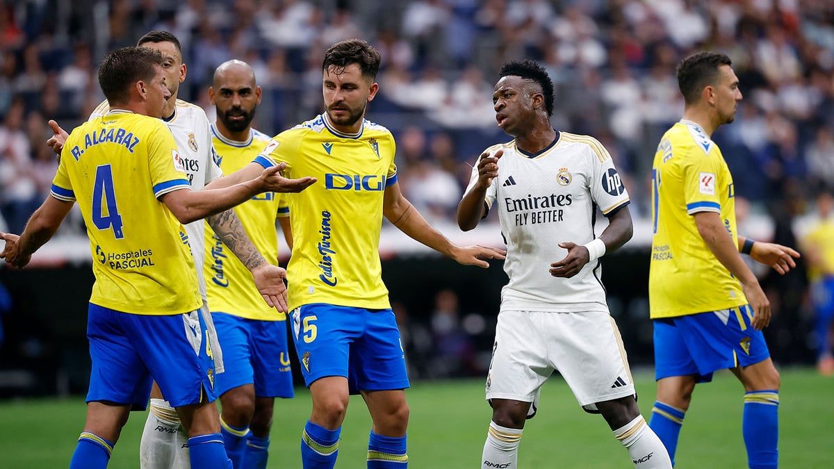 لاعب قادش يعتذر لفينيسيوس بسبب تغريدة مسيئة (صور)