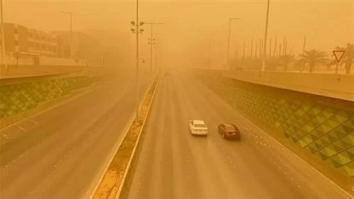 شاهد .. "تحذيرات قوية من الأرصاد الجوية.. هل اقترب موعد الكارثة الطبيعية المرتقبة؟"