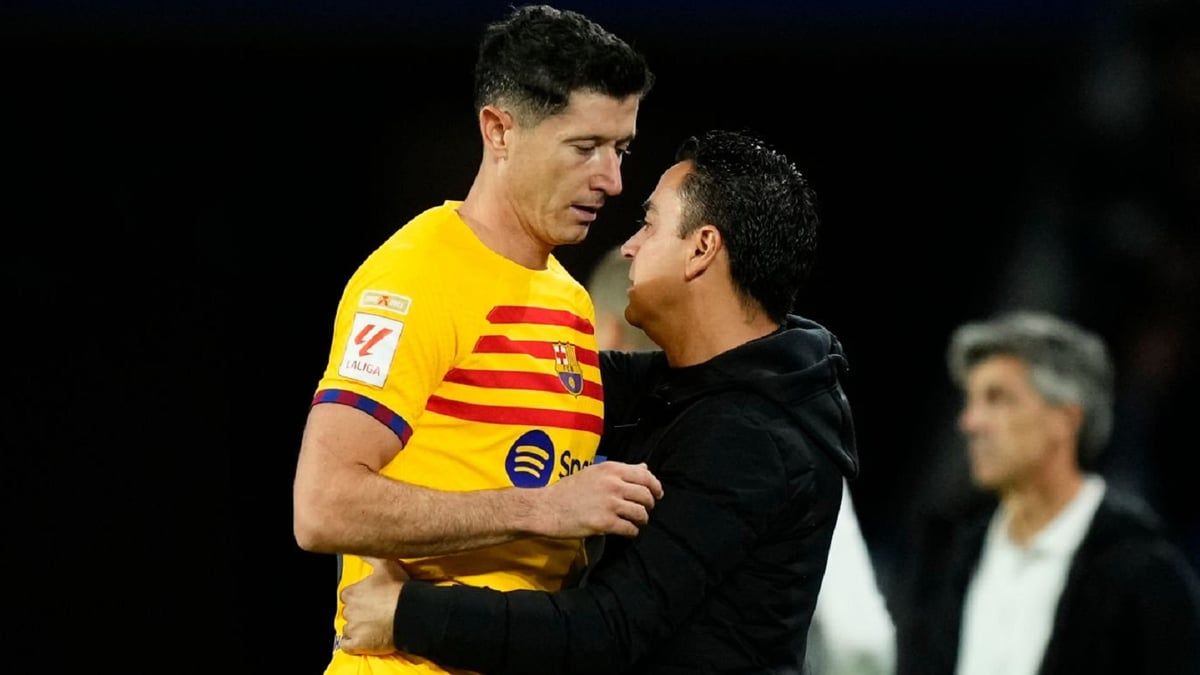 "هراء".. مقربون من ليفاندوفسكي يردون على تشافي