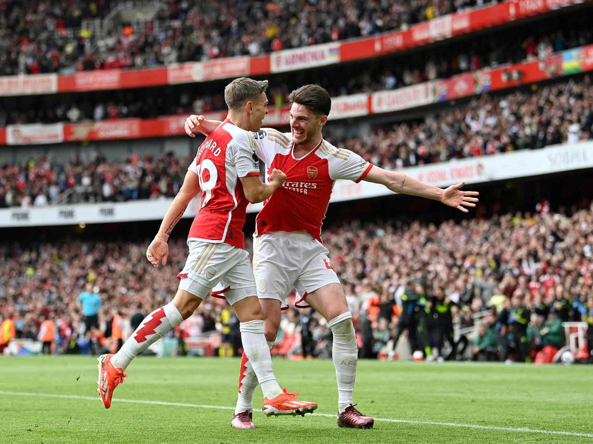 شاهد.. أرسنال يسحق بورونموث ويتشبث بصدارة الدوري الإنجليزي - موقع الخليج الان