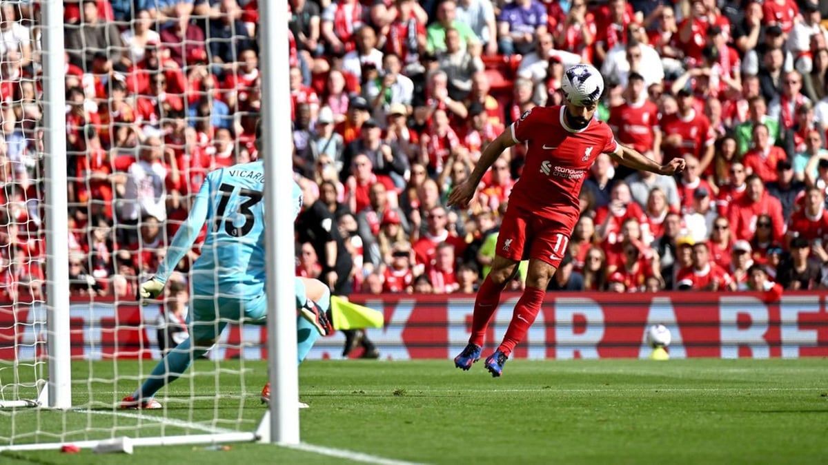 محمد صلاح يسجل هدفًا نادرًا في مرمى توتنهام (فيديو)