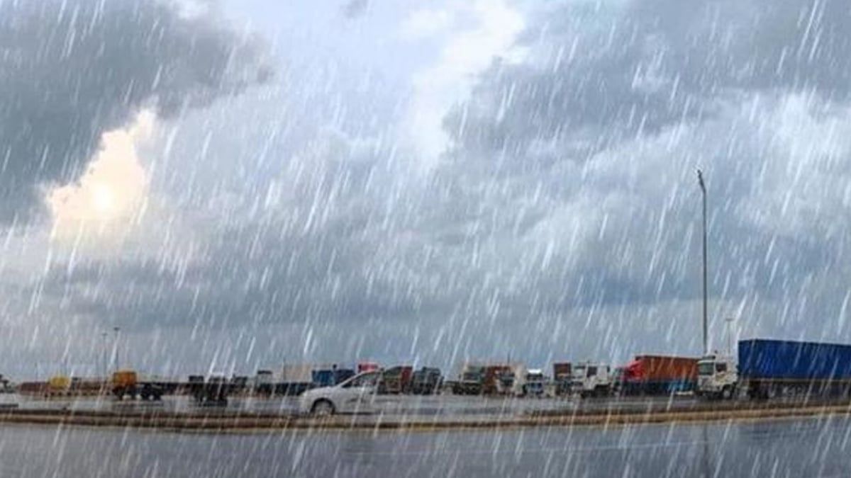 حتى الحادية عشر مساءًا.. الأرصاد تحذر من حالة مطرية على الرياض - موقع الخليج الان