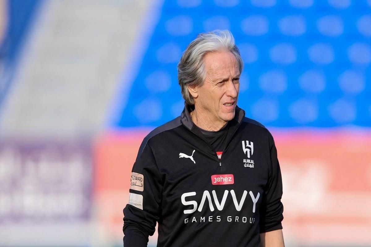 من القمة إلى الانحدار!! خيسوس أمام التحقيقات والأجنبي على وشك الرحيل.. جمهور الهلال يشعلها - موقع الخليج الان