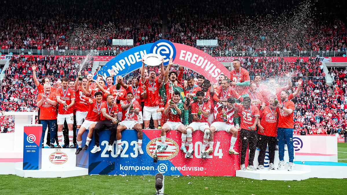 لأول مرة منذ 6 سنوات.. أيندهوفن يتوج بلقب الدوري الهولندي ‭
