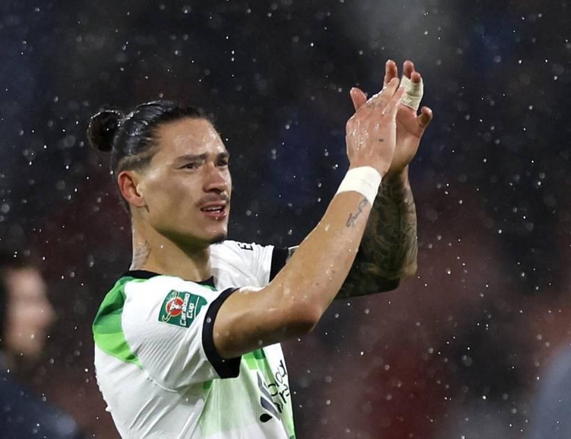 لماذا مسح نونيز صور ليفربول؟