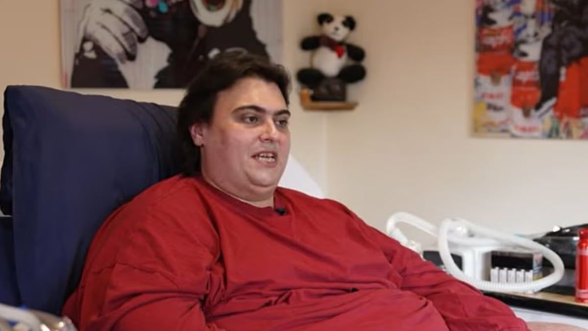 وفاة أسمن رجل في بريطانيا قبل أيام من عيد ميلاده (فيديو)